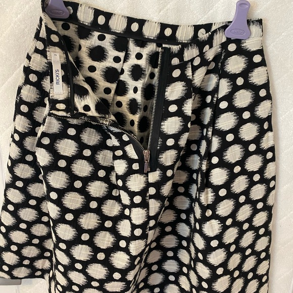 A line skirt - Picture 2 of 3